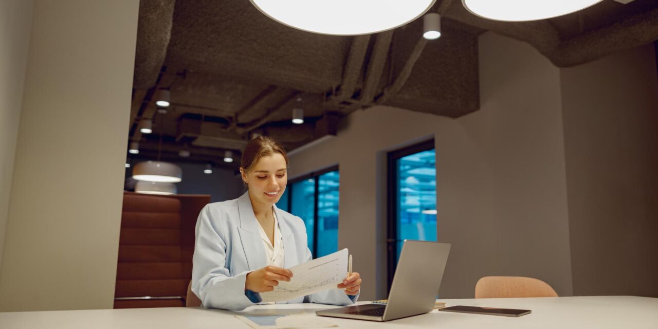 Mitigating Business Risks with Professional Payroll Services